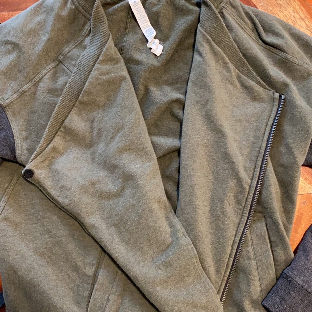 Lululemon Jacket - Picture 6 of 7
